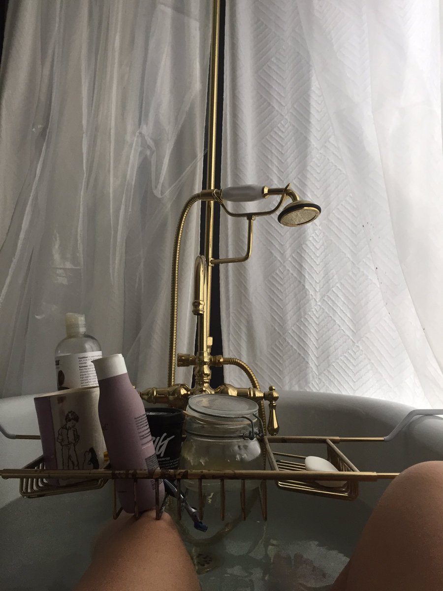 I'm thankful I just ate a biscuit in the bathtub. #momlife