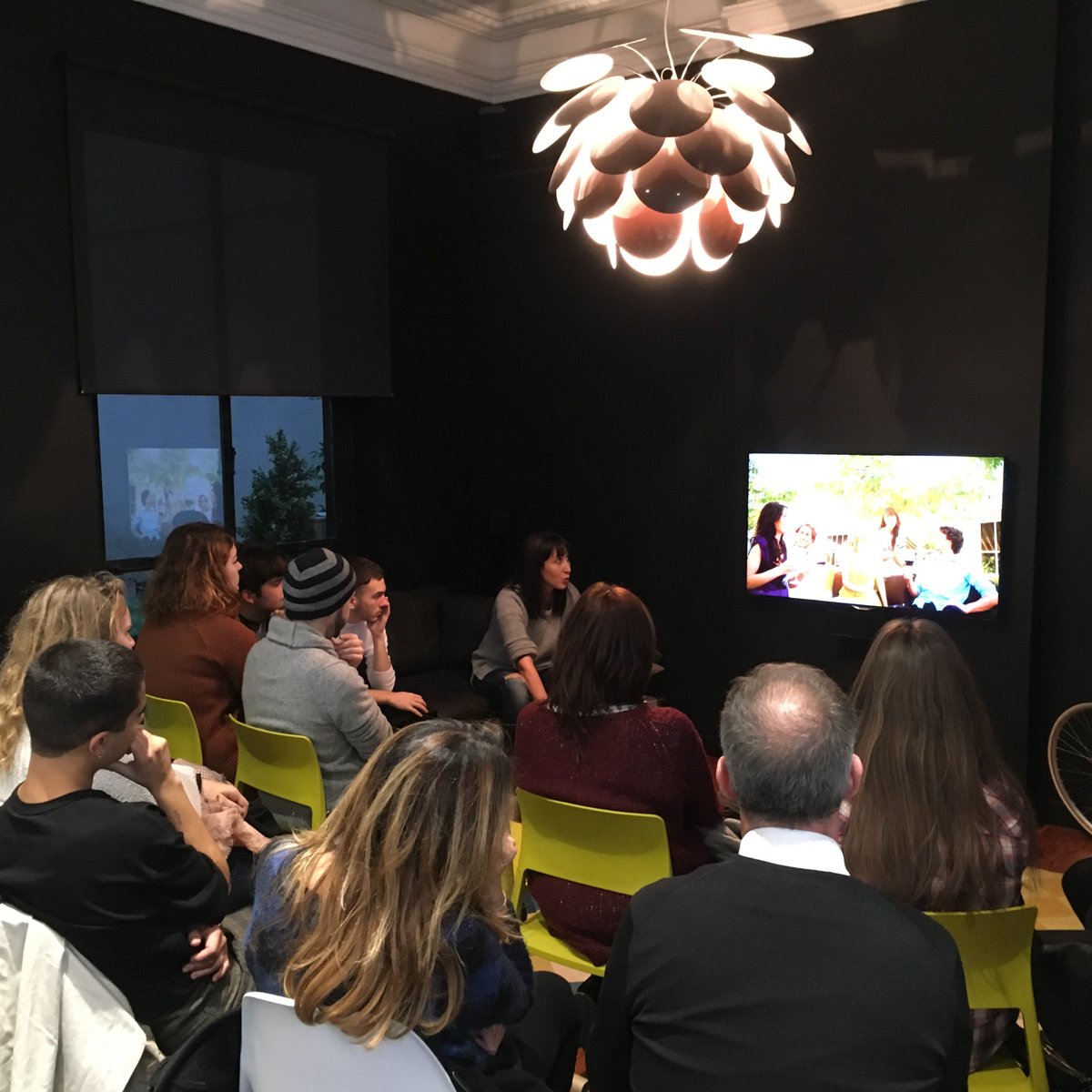 zorraquino's tweet photo. Con el primer grupo de la jornada de puertas abiertas del #eidedesignday 🙂 #OpenStudioDay #gentemaja https://t.co/96h22L7NEI