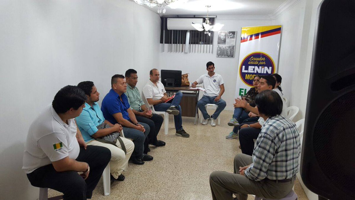 EUPLElOro's tweet photo. Reunión de planificación con representantes de profesionales, migrantes y LGBT de El Oro en la sede Machala - Las Brisas. #LeninSomosTodos https://t.co/h3pOqfAFQK