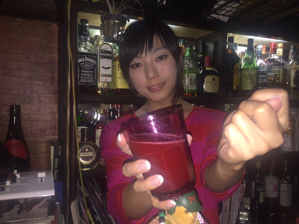 kn_punk's tweet photo. 会社飲みからの味園飲み。
「銭ゲバ」でラミーさん。
プロレス話、ブルース話。特にサンハウスのコト話せたのは至福の時。
店でたら、ふとWWEレジェンドのサージェントスローターのこのウジ虫どもめ！て名セリフが頭に浮かんだ（笑）
#UNDERHAIRZ 
#サンハウス
#シオンも聞いて https://t.co/PGRLdgOt7O