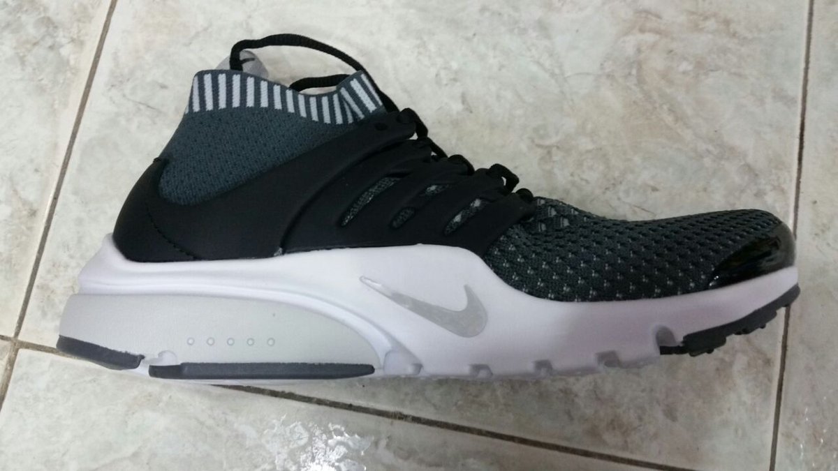 TOMAZSZALEKI's tweet photo. Zapatillas Nike presto https://t.co/yuyKxOkDdb