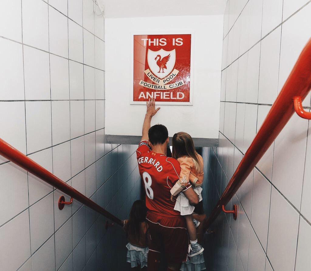 AntiqueFootball's tweet photo. After 19 years, 212 goals, 138 assists,  9 🏆 and over 850 appearances, Steven Gerrard finally hangs up his boots. https://t.co/wGtpPY2r3O
