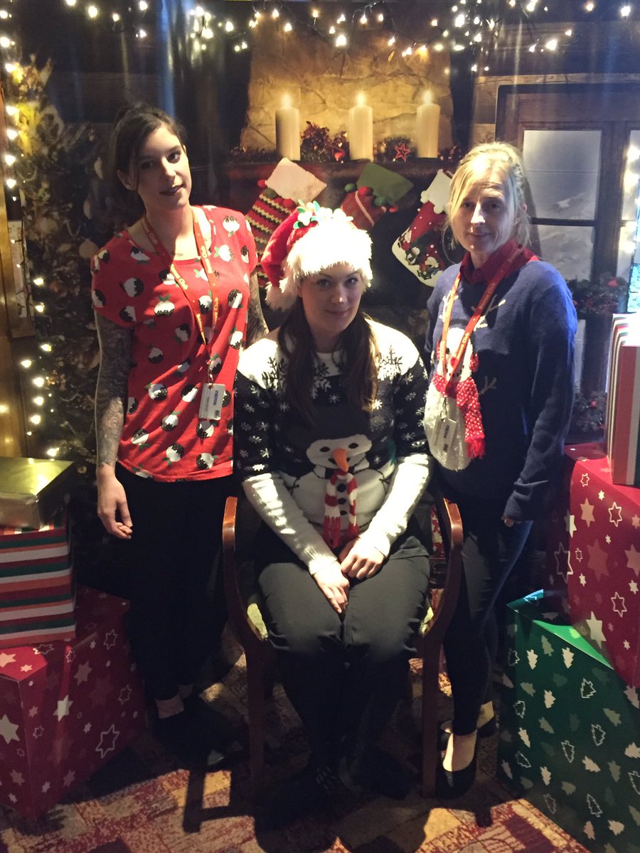 Elves are working hard getting the grotto ready for Father Christmas 🎅 <a href="/WeAreSUGM/">WeAreSUGM</a> <a href="/RobEwing1/">Rob Ewing</a>