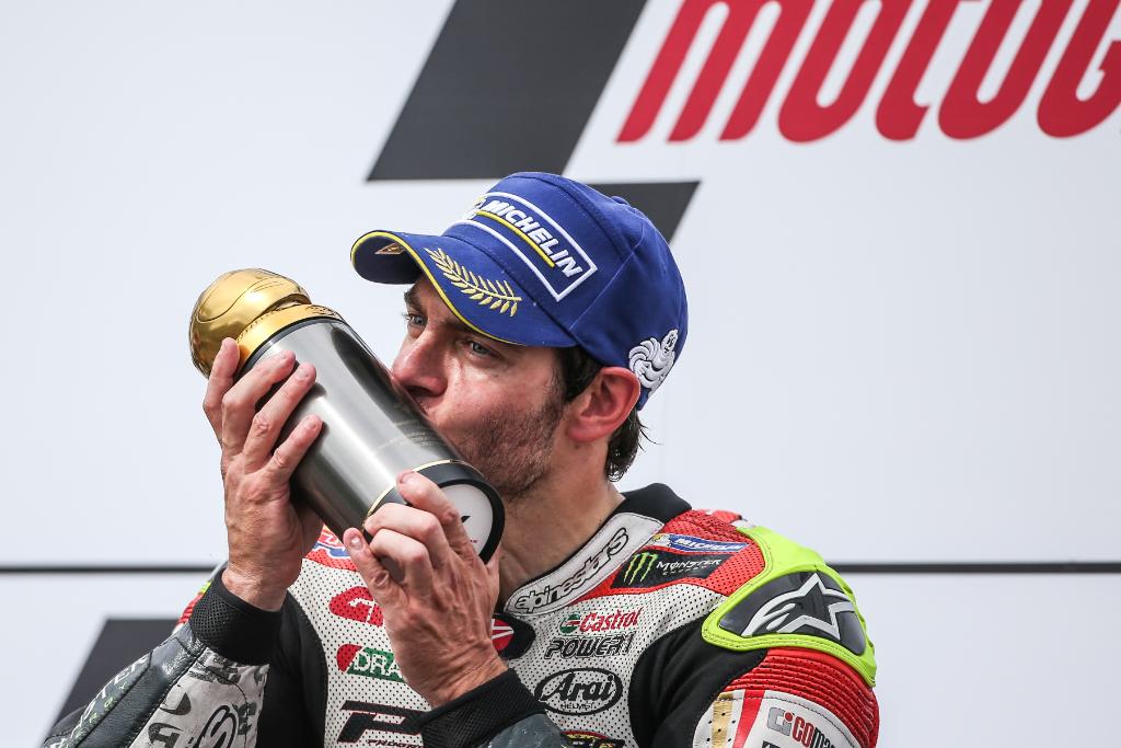 CastrolMoto's tweet photo. @calcrutchlow 's 2016 @MotoGP season featured many highlights. Enjoy the best moments here! https://t.co/1Og5bCmnnv https://t.co/QJFMwbGBXP