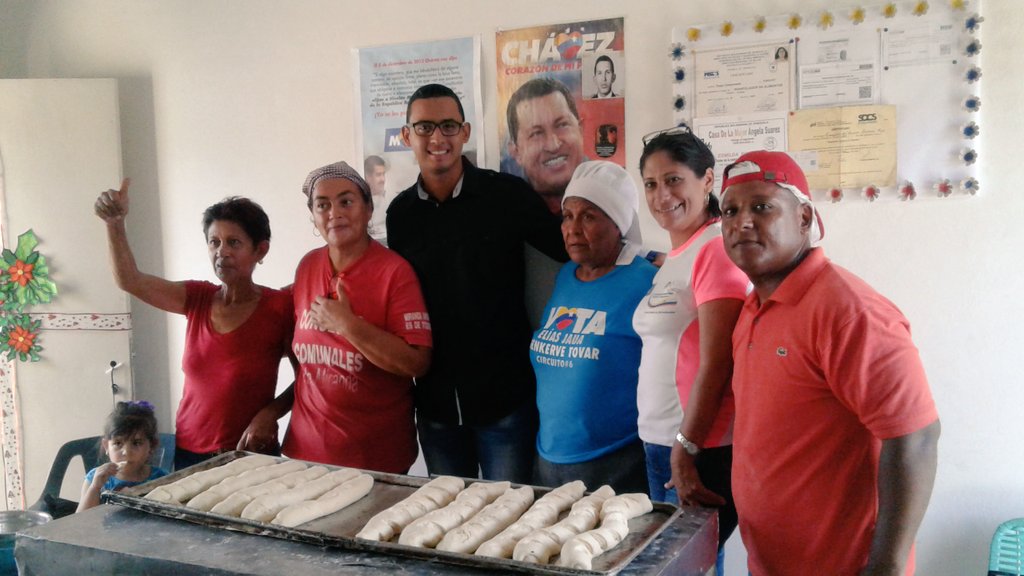 JonatanAHerrera's tweet photo. Seguimos fortaleciendo la producción comunal junto a nuestros Panaderos Artesanales gracias a @corpomirandavp @JauaMiranda y @AdyanizNoguera https://t.co/LTdC24gnIg