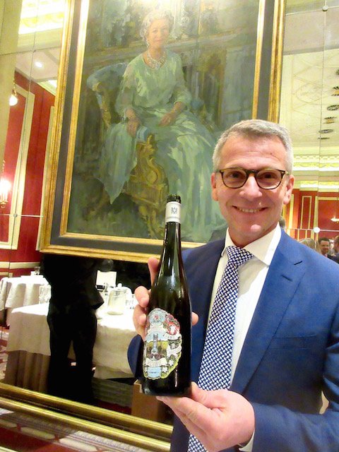 TheWineryUK's tweet photo. Nacho Leon, Reiner Flick & Andrew Weeber @RACClub last night @DemenciaWine @Flickwein @gusbourne https://t.co/05o93kFwGP