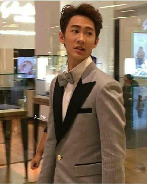 PratiwiGini's tweet photo. กัปตันคืนนี้หล่อ !! ศิลปินไอดอลเกาหลีใช่หล่อมาก #captainchonlathorn https://t.co/77q2ZXLt1s