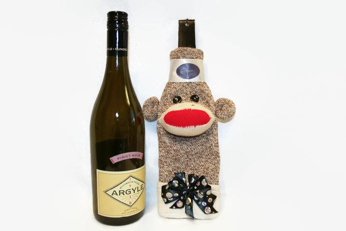 MunkeeLady's tweet photo. Sock Monkey Wine Bottle Cosy https://t.co/nwHjyPKVZH #Etsymntt #MadeFromSocks https://t.co/iKIUIvx6LR