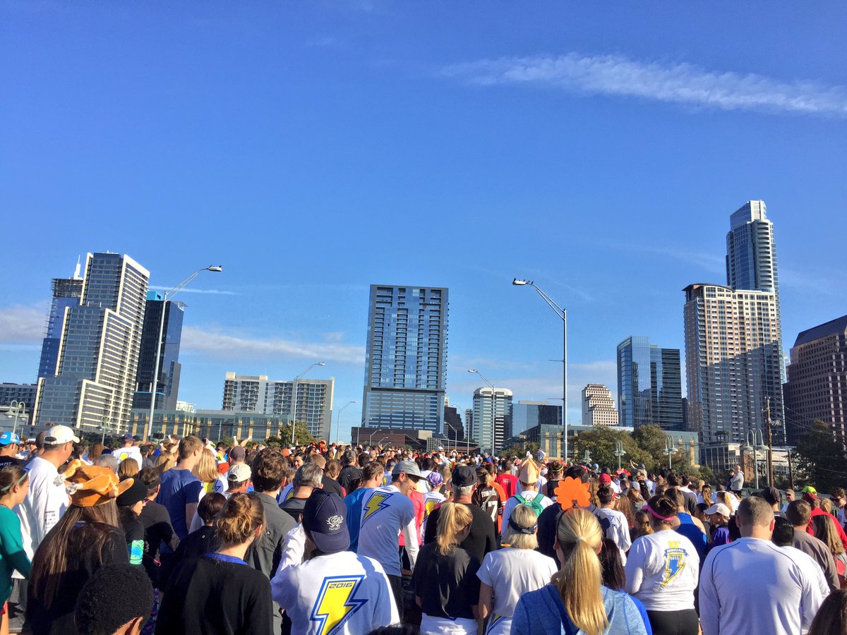 365ThingsAustin's tweet photo. Thankful for this city &amp; turkey trotting 🏃🏻‍♀️🦃 https://t.co/1OXOMtrTDJ