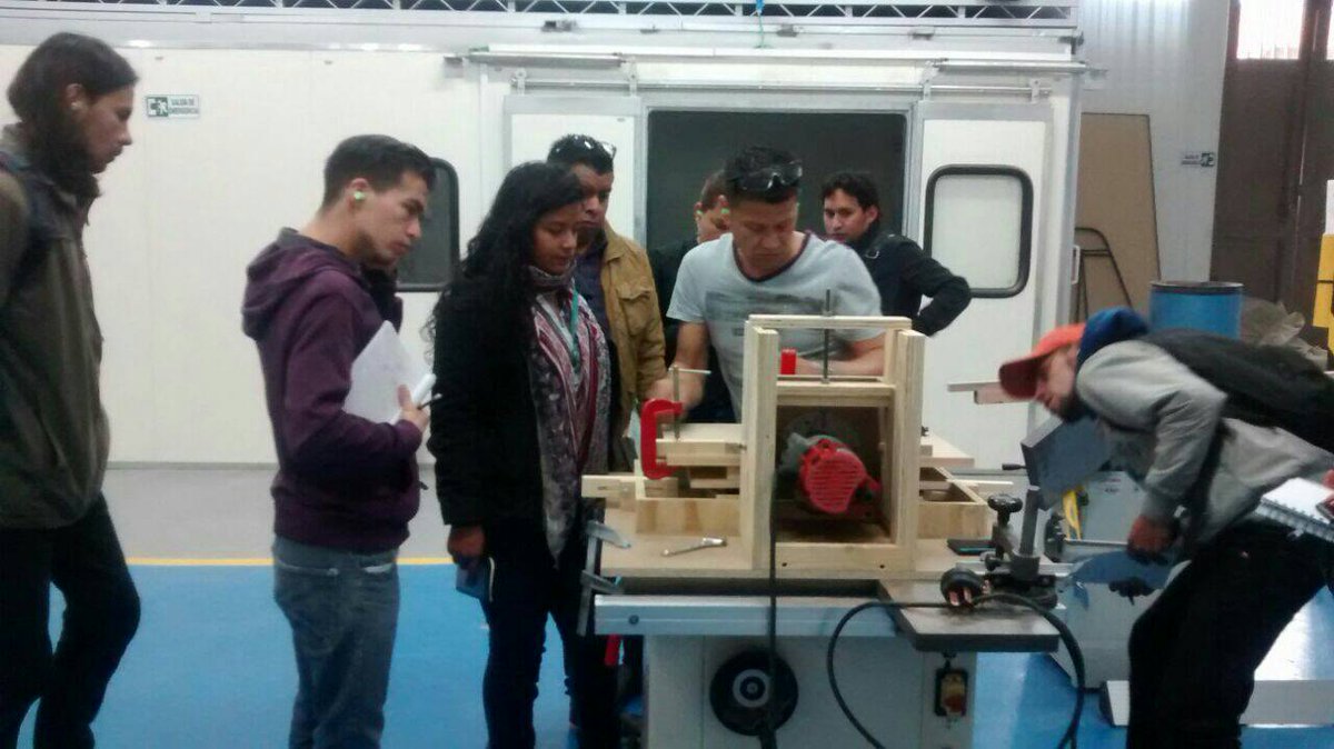 CSEI_MYM's tweet photo. Así ha transcurrido el taller de 10 guías prácticas de #Carpinteria en la mañana. #CSEInnova https://t.co/icHJJMuQ3M