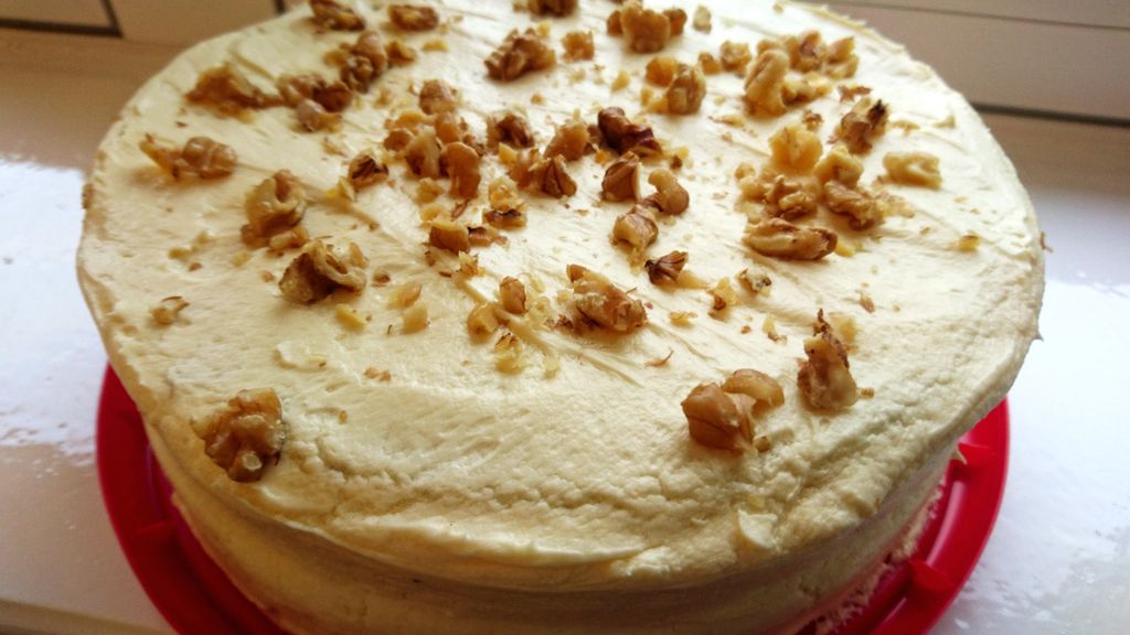 SnaptripUK's tweet image. A fiesta of cake! This is our CTO Dan&apos;s carrot cake for office bake off... Top marks, Dan! 😍  #dairyfree #baking #gettingcompetitive