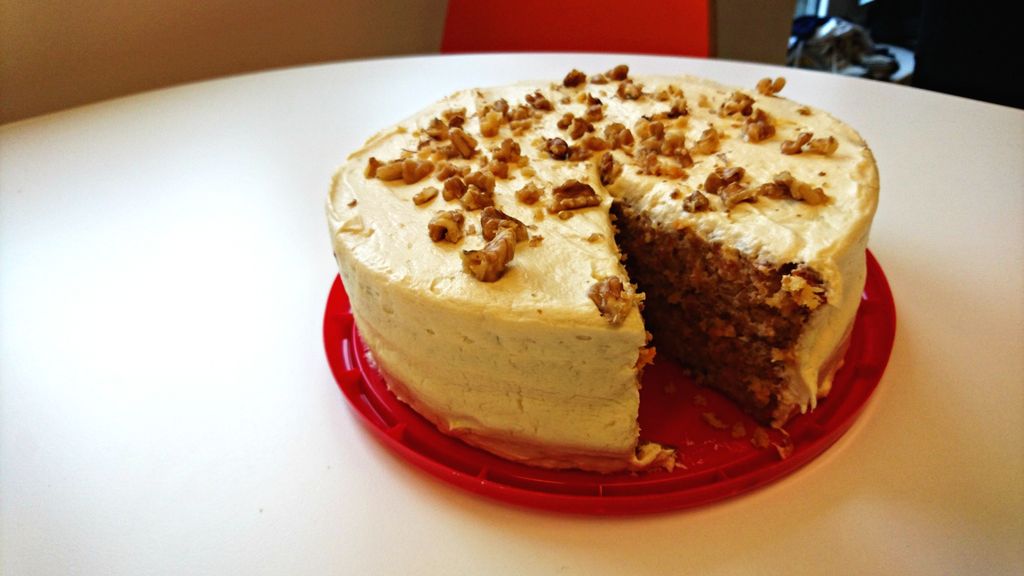 SnaptripUK's tweet image. A fiesta of cake! This is our CTO Dan&apos;s carrot cake for office bake off... Top marks, Dan! 😍  #dairyfree #baking #gettingcompetitive