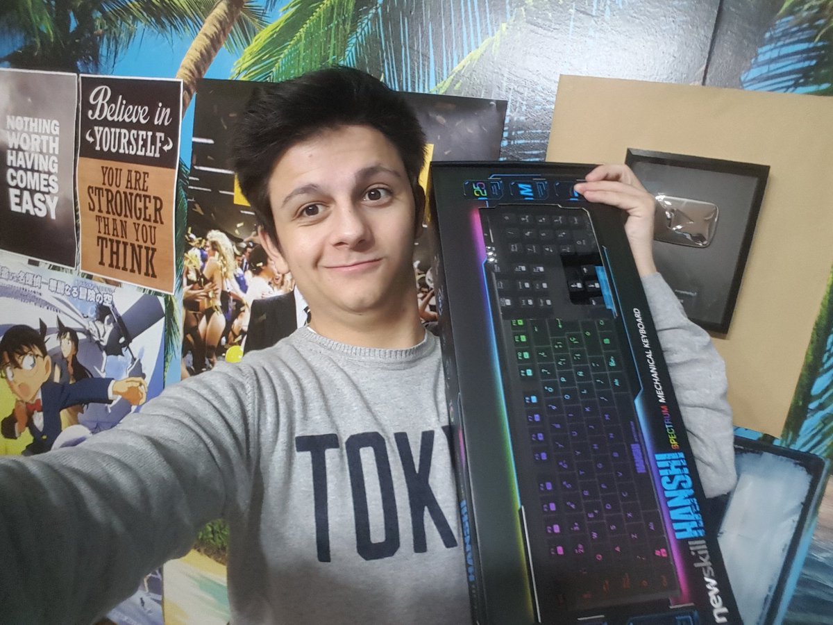 Ampeterby7's tweet photo. Wow!! NUEVO TECLADO!! @newskill_ES https://t.co/jd2QMOjnSt