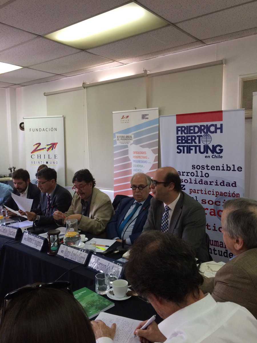 CHILE_21's tweet image. @fernando_atria ahora en el #forodelprogresismo @CHILE_21