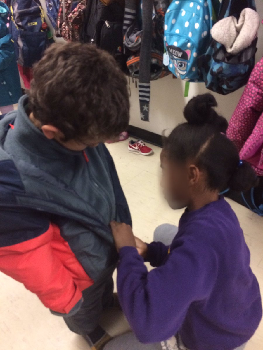 egibsonteach's tweet photo. Thanks Grade 4 students from @MrKocan 's class for helping us get ready for recess! @TDSB_DunlacePS #bucketfillers https://t.co/kEnCpxuvLg