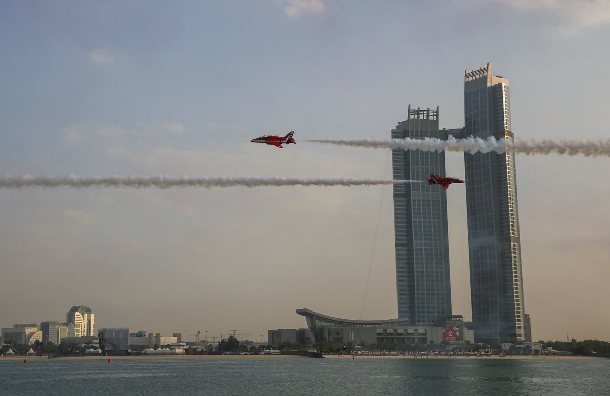 Synchro @RAFSynchro1 and @RAFRed7 seen displaying in Abu Dhabi today. #RedArrowsTour <a href="/ukinuae/">UK in UAE 🇬🇧🇦🇪</a> <a href="/AbuDhabiEvents/">inabudhabi</a>