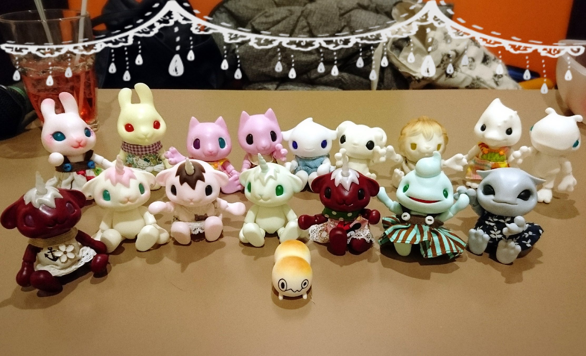 تويتر 朔夜 على تويتر オフ会の思い出 モンスターファクトリーさんのモンスタードールたち ここまで集まるとどの子が誰のうちの子か説明しにくいw え と 繭家 ペッパー キコ ファロ スパール２ ロッティ 朔夜家 それ以外 文字数により略 皆それぞれ個性