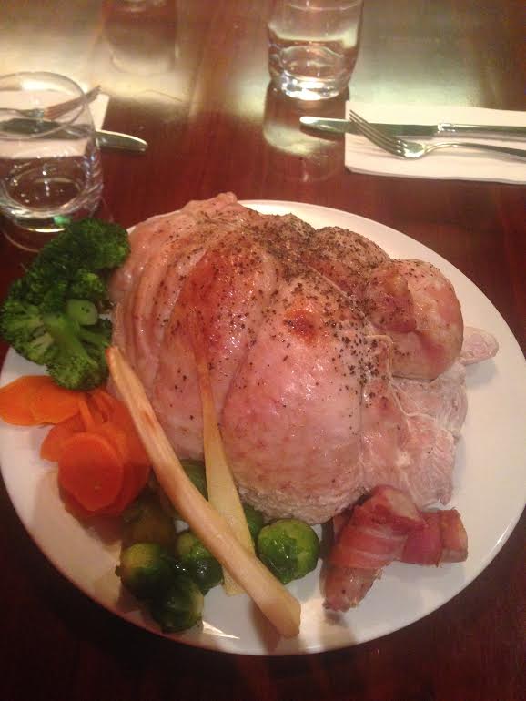 cabinchiswick's tweet photo. We Just take this lady out of oven.
#happy thanksgiving#delicious#fresh Turkey https://t.co/Iz2tol0mTB