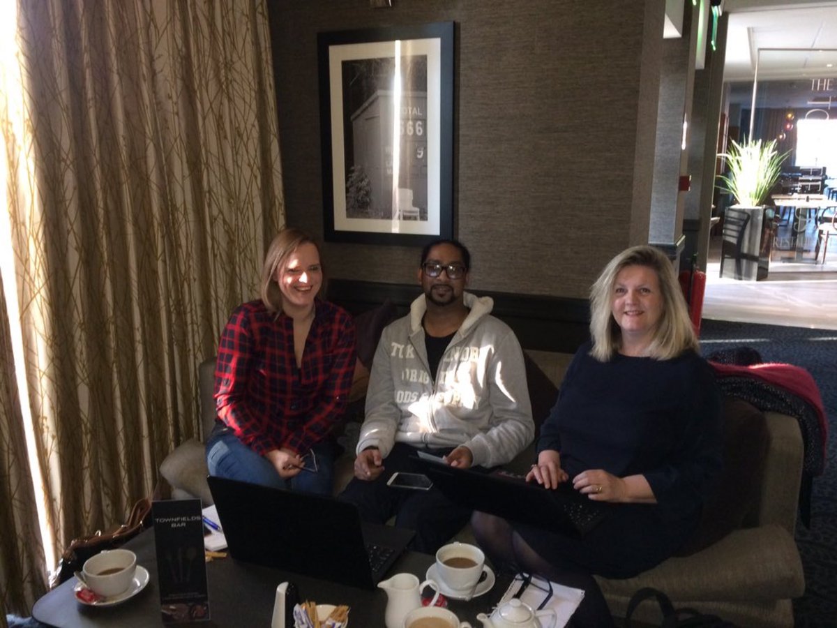 so_editor's tweet photo. Our local editors working hard! Thank you guys!! @sowarringtontwn @So_Altrincham @So_SaleTown @StocktonheathSo #teamso #localeditor # https://t.co/ks8TwaYuSH