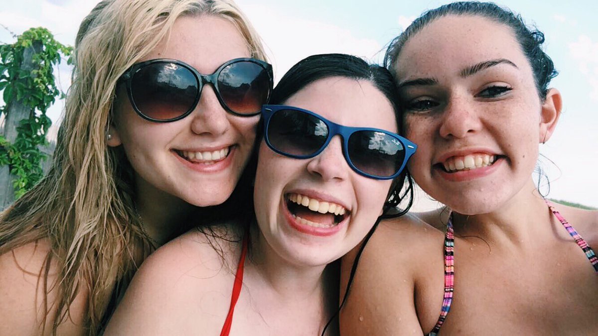 tarapiliere's tweet photo. So thankful for these beautiful people in my life :)) Love you all 💜 https://t.co/DR2sCoLLU5