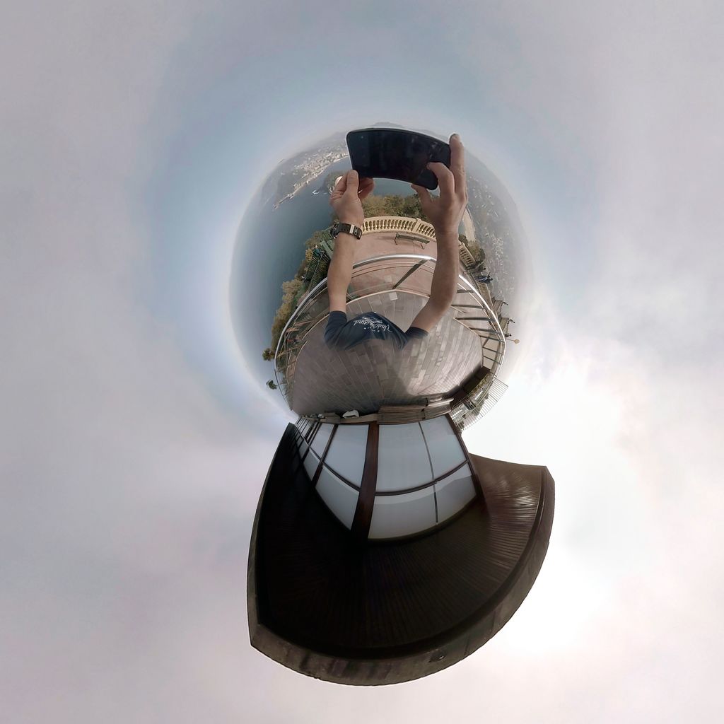 ZitaFilms's tweet photo. VR 360 selfieminiplanet #headmount #12cam #fpv #video 360 #VR #zitafilms360 #stitching https://t.co/OBbnsSsyFq