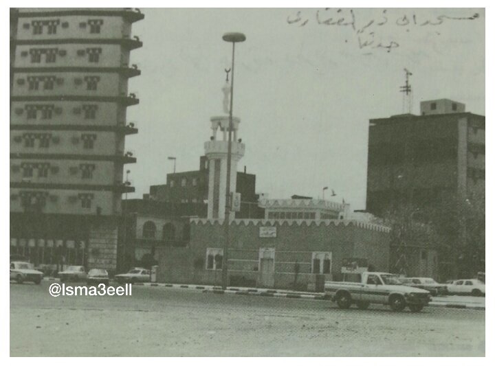 Isma3eell's tweet photo. في هذا الموضع سجد رسول الله ﷺ حين بشره جبريل أن من صلى عليه صلى الله عليه بها عشراً .. ﷺ سمي بمسجد السجدة والشكر ومسجد ابي ذر با #المدينة https://t.co/UVhJXmPdbN