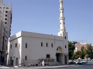Isma3eell's tweet photo. في هذا الموضع سجد رسول الله ﷺ حين بشره جبريل أن من صلى عليه صلى الله عليه بها عشراً .. ﷺ سمي بمسجد السجدة والشكر ومسجد ابي ذر با #المدينة https://t.co/UVhJXmPdbN