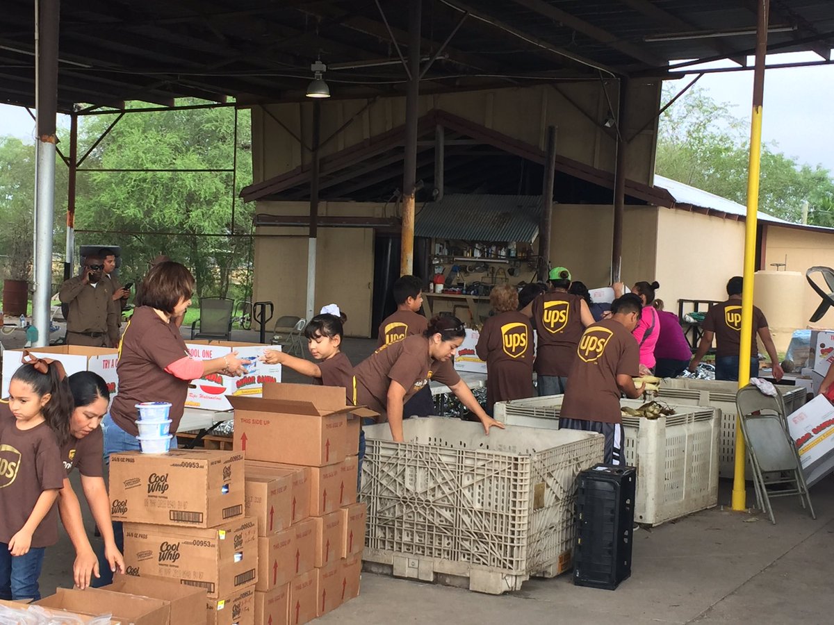 McAllen- UPSers hard at work on Thanksgiving Day. #RedriverSafety