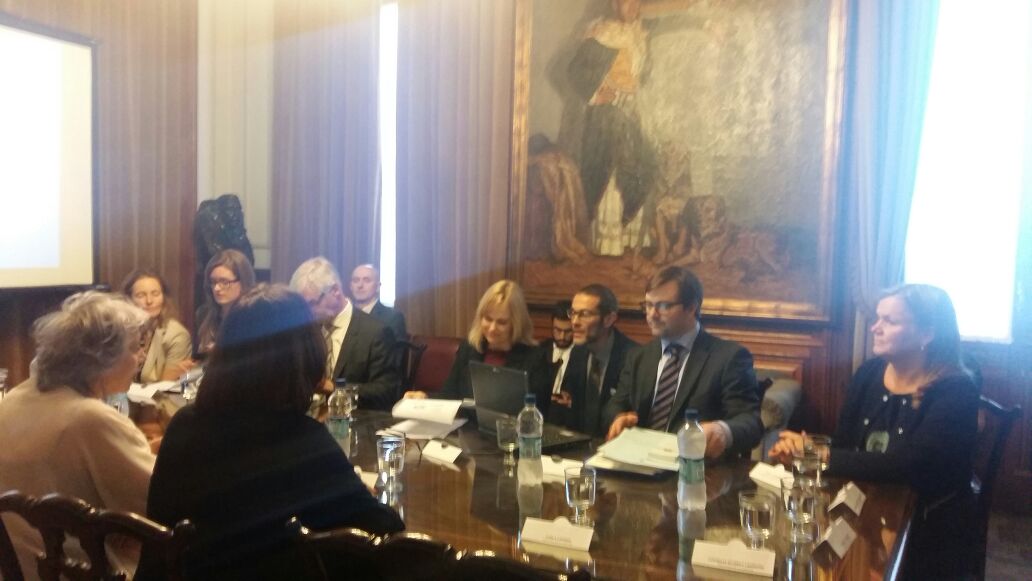 sebawaisgrais's tweet photo. En @SenadoArgentina con Defensora de niñez de Noruega @NormaMorandini Senadores @BauerFlorence para conocer experiencia Noruega #Defensorya https://t.co/oMICpLJG7i