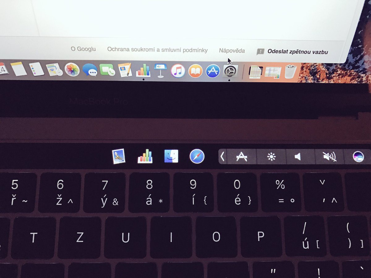 jirihubik's tweet photo. Znáte zkratku CMD+Tab? Tak tahle malá aplikace zobrazí na #touchbar spuštěné programy pomocí ikon. #TouchSwitcher 👍🏻
https://t.co/Cmyv85GAmJ https://t.co/Pd7BNV1ZAd