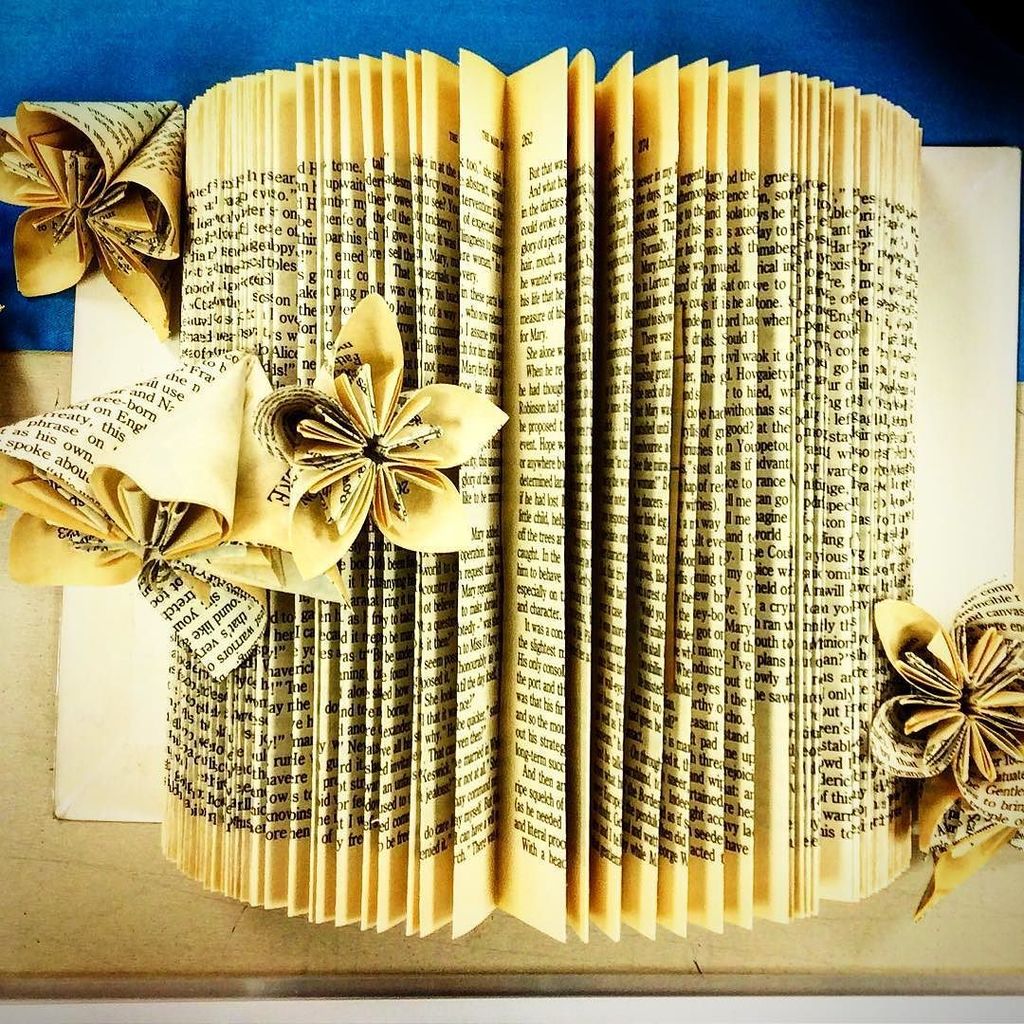 LeicesterColl's tweet photo. #LCOpenday our learners have been getting creative in the #LCfashion area #Book #Reading #… https://t.co/3ig9qu5m3E https://t.co/NDGVGdyJdF