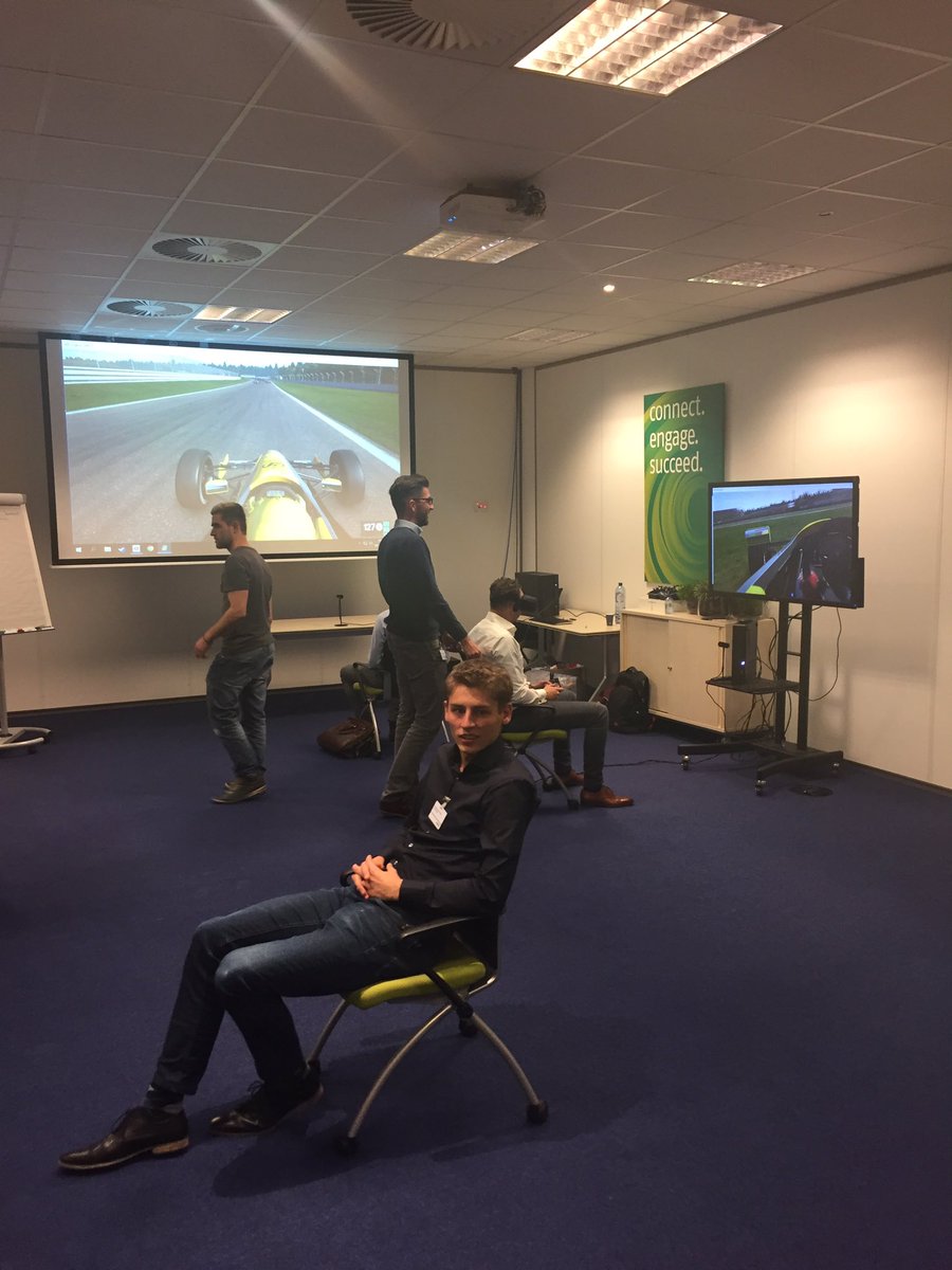 YPCongres's tweet photo. De laatste ronde- VR racen! #YPC2016 https://t.co/adEfcC48se