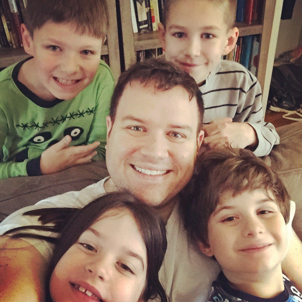 GregoryRitter's tweet photo. My favorite #thanksgiving tradition is watching @Macys #ThanksgivingDayParade with these kids and it's not even close. https://t.co/okIpuGjsUI