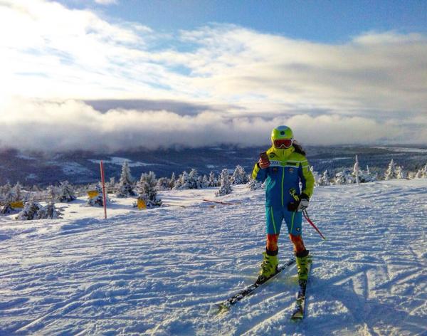 diaridelaneu's tweet photo. Primera cursa de la temporada a les esquiadores @womenspaskiteam i @JuliaBargallo https://t.co/M6hZkNMont https://t.co/0EF9l4CCUP