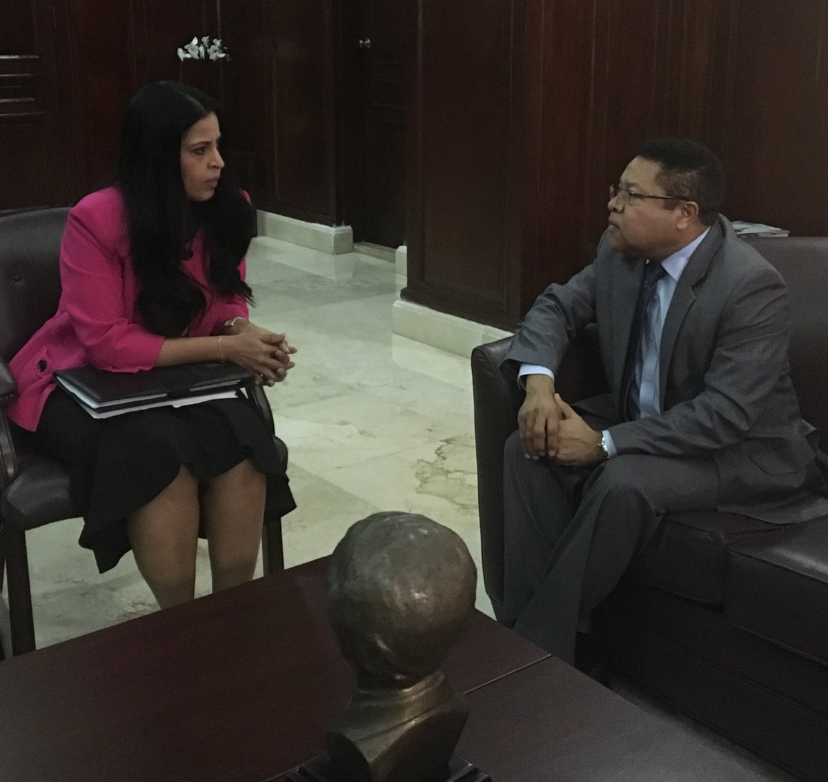 Pasaportesrd's tweet photo. Antesala de la Reunión formal entre el @MIREXRD y la @PasaportesDO sobre antecedentes tecnológicos y consulares. https://t.co/4Nb3vK2Hin