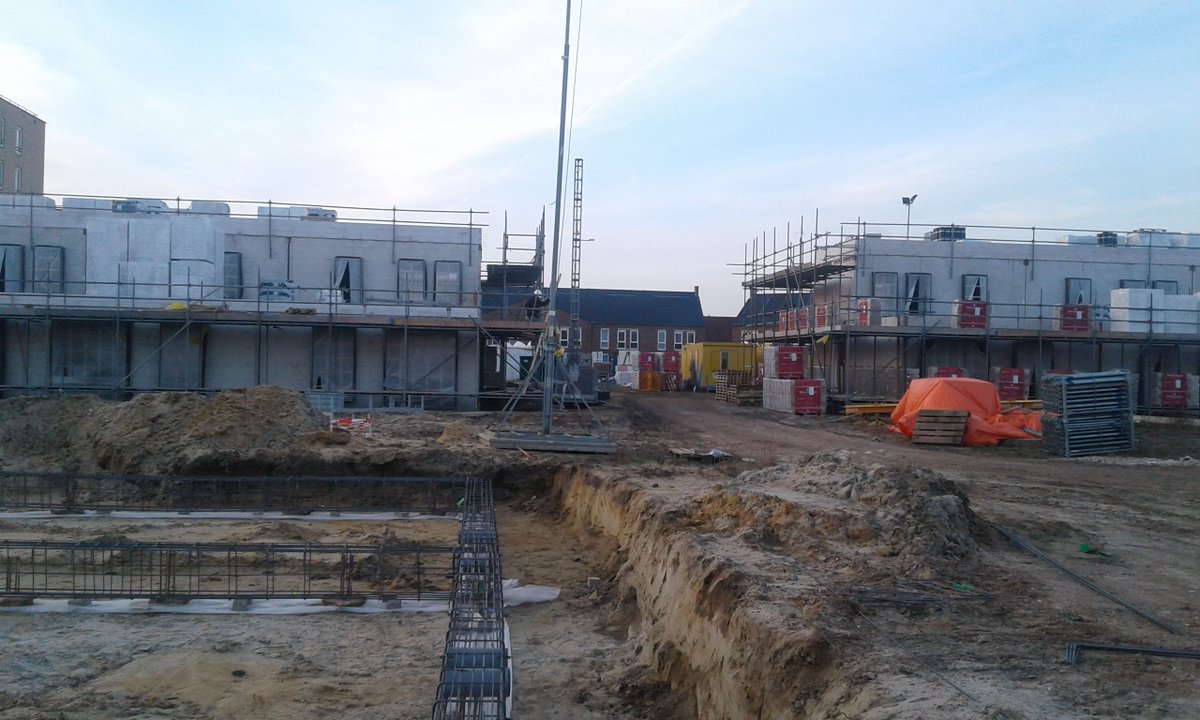 #Conceptmatig bouwen, zicht op 3 bouwfases (fundering, casco, gereed) #Kerkhofweg #Venlo @Woonwenz <a href="/JanssendeJongPO/">JJPO Janssen de Jong</a>