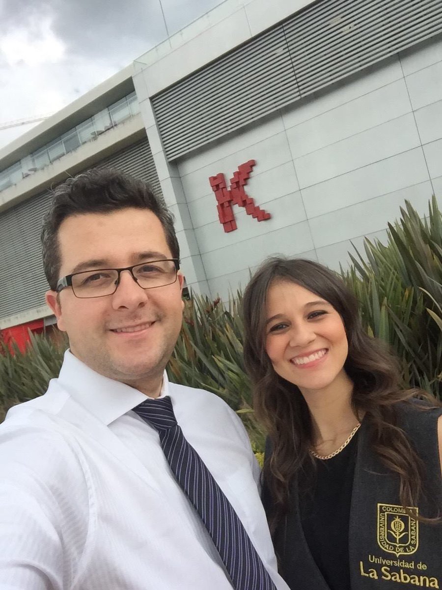 MandeaGarcia's tweet photo. Muchas historias detrás de este edificio. Entre esas la nuestra... Te Amo ❤️ #AbelRiYMandea #Love #Graduation https://t.co/McreW92hMa