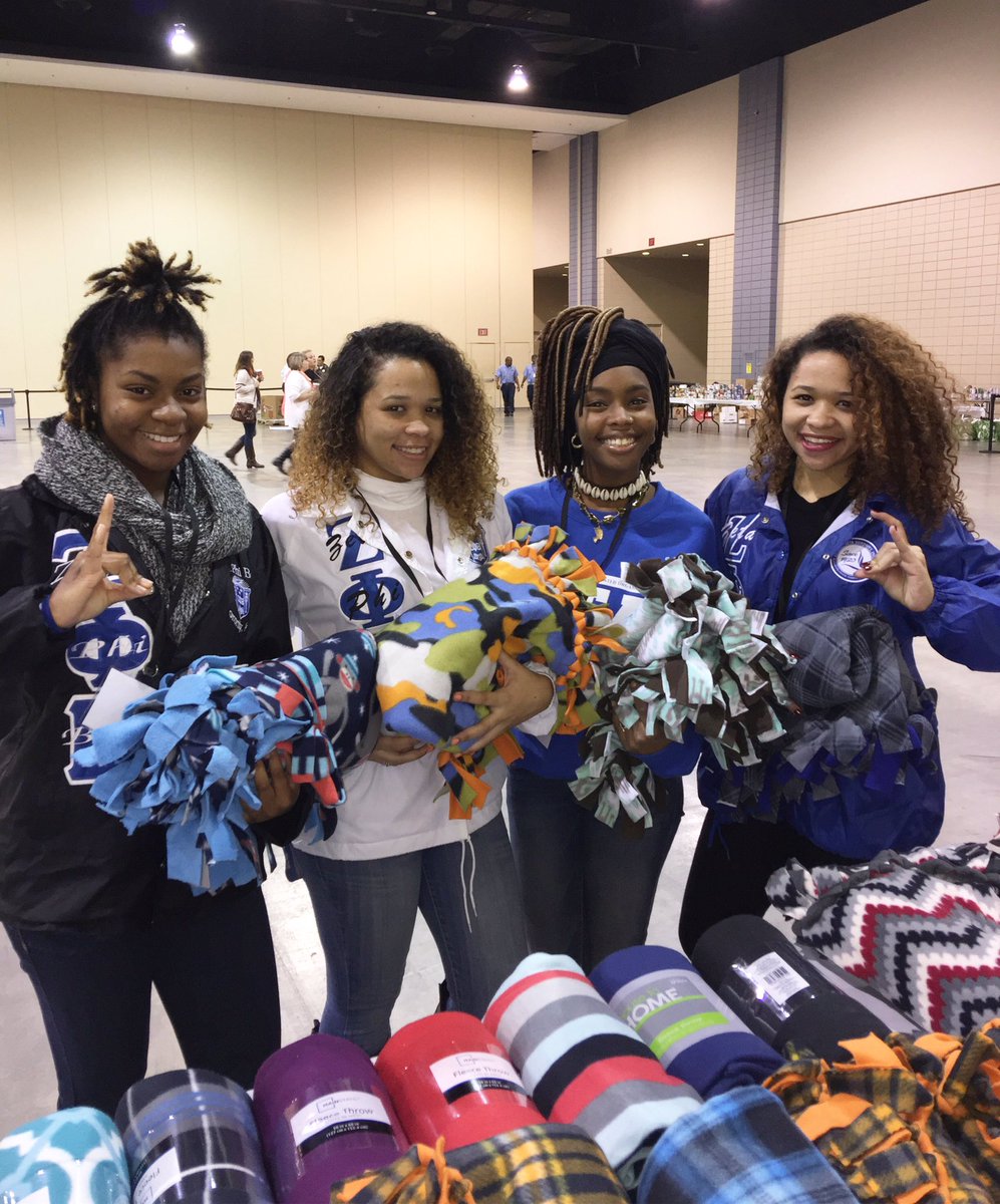 Community conscious, action-oriented💙 Happy Thanksgiving!