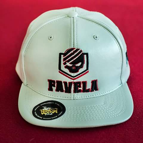 BrunoRochaTeam's tweet photo. El bello de @criscadominguez de @GranOrquestaOfi ya tiene su gorra #Favela de nuestro churro @BruRochaOf ❤ Le queda genial😊😍 https://t.co/4bnSNTivN1