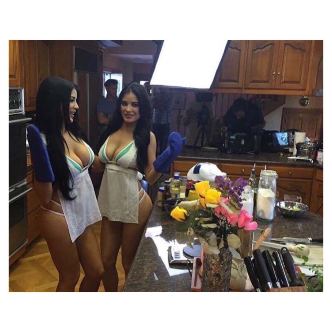 TheHowetwins's tweet photo. HappyThanksgiving! @Melissahowe1990 @carlahowe Make Sure You check Out Our Thanksgiving #Howeto @playboytv 🐰📺🍗 xoxo https://t.co/QkL2BmbjAp