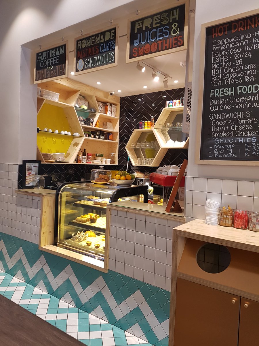 CapeTGC's tweet photo. 10/10 for this seriously 'swish' backpacking hotel! @MojoHotel  @SAyouthtravel discovering new places all the time! #ThursdayIsTheNewFriday https://t.co/5CiYVH3bZZ
