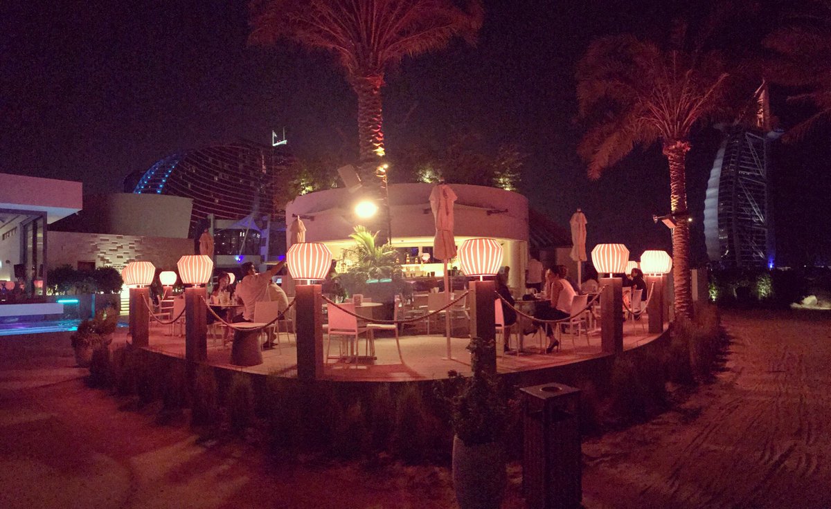 Thursday night vibes… 🌴🇦🇪