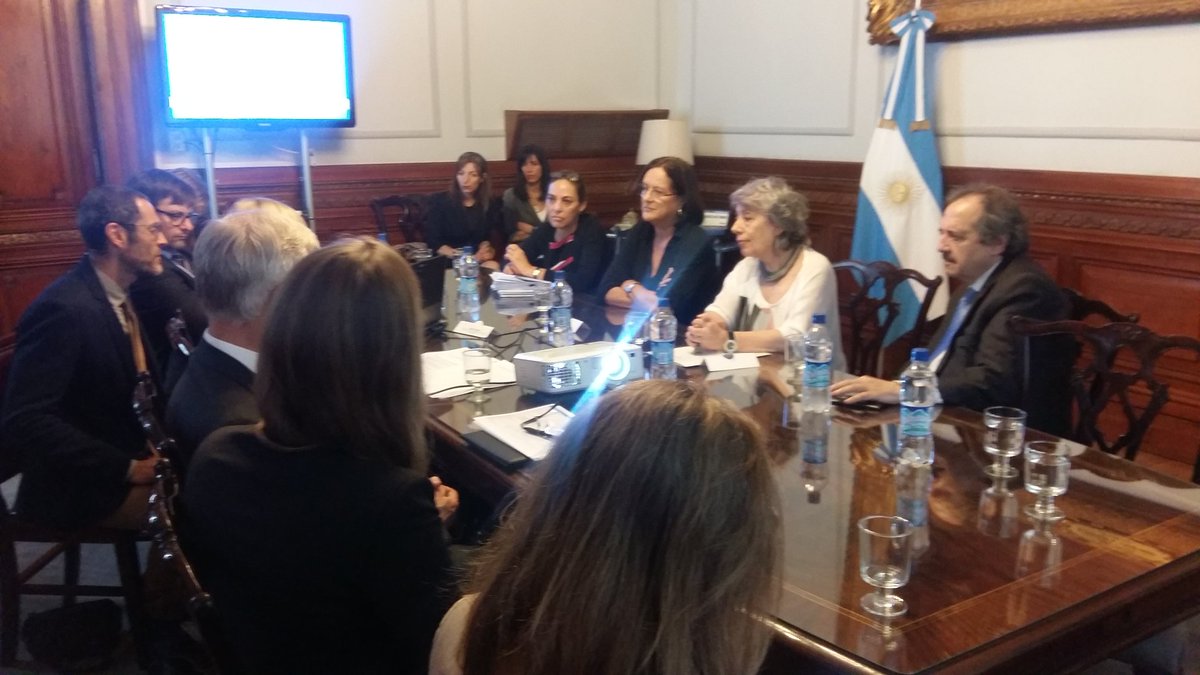 Caro_aulicino's tweet photo. Renovamos nuestro pedido de #DefensorYa con la Defensora de los Derechos del Niño de Noruega, diputados y senadores cc @ac_carrizo https://t.co/0GhfQH4aCP