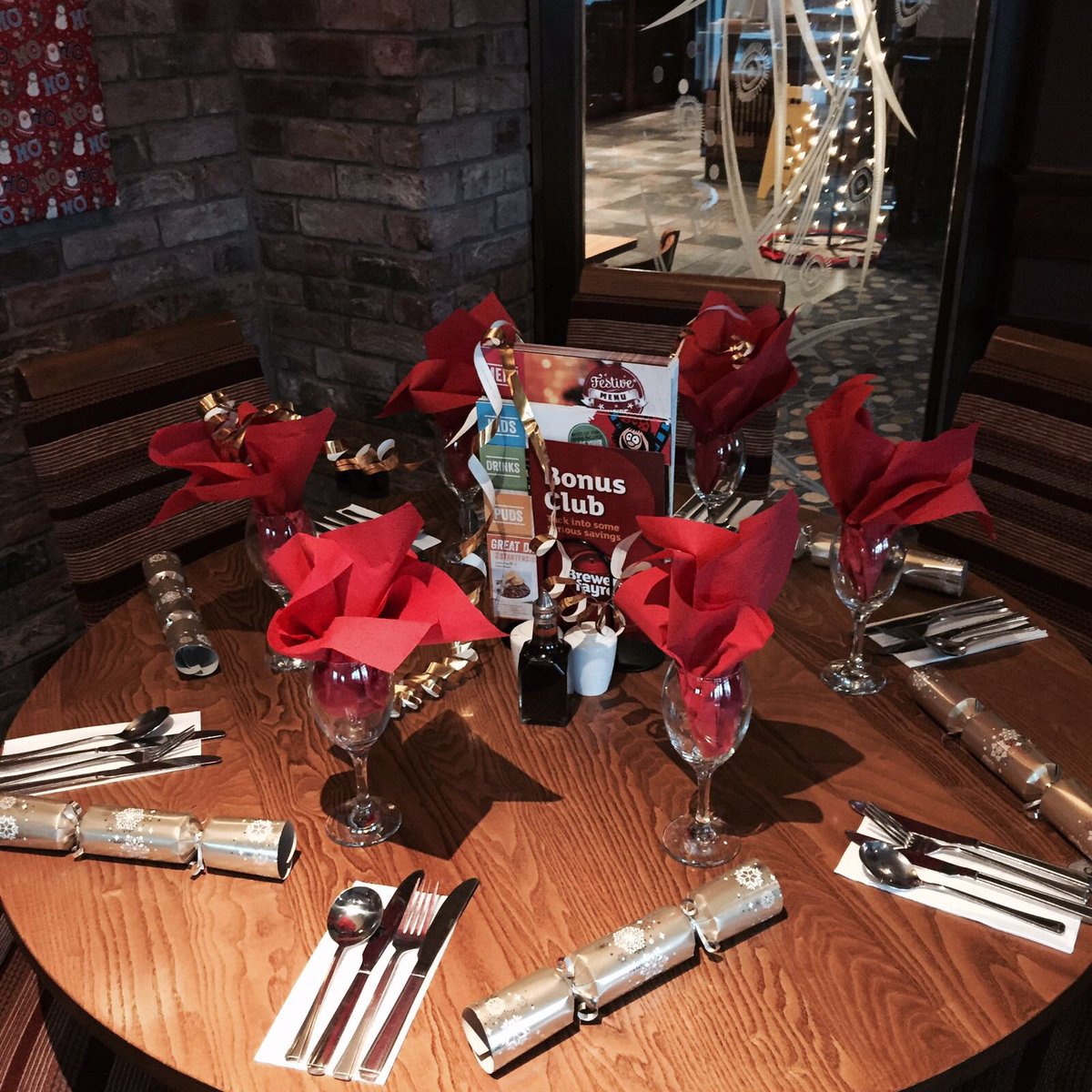 Ho Ho HO first Christmas table set #TinselThursday <a href="/Julieivieve/">Julie</a> <a href="/WeAreSUGM/">WeAreSUGM</a> <a href="/seanquirke1888/">Sean Quirke</a> <a href="/kelly2001/">Kelly</a> <a href="/GuyMumford/">Guy Mumford</a>