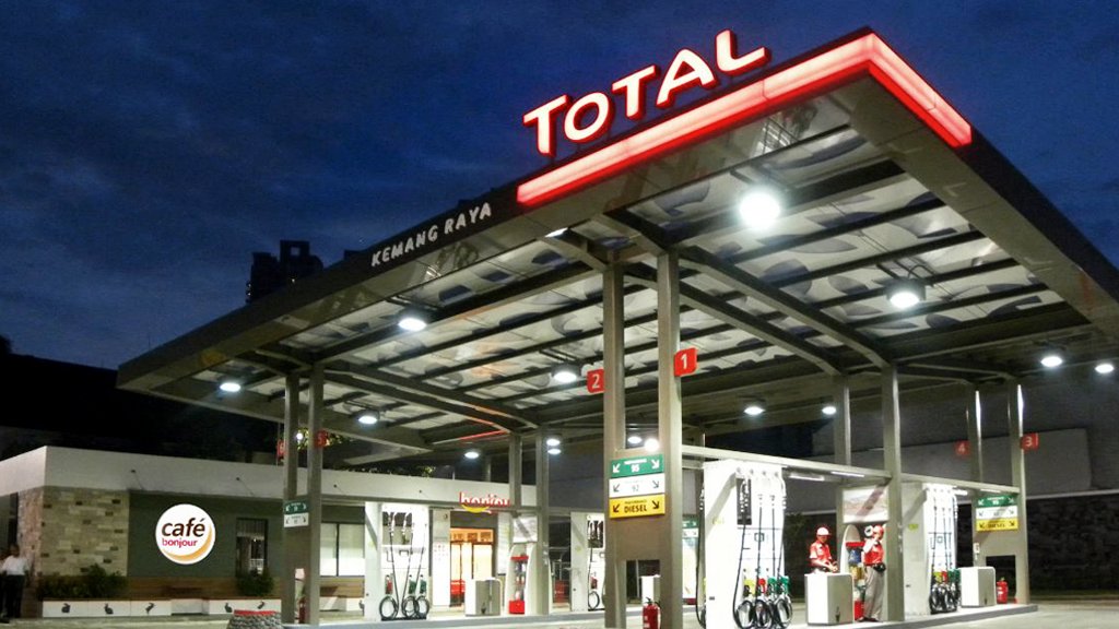 TotalEnergies's tweet photo. Our service stations offer services like #mpayment and #WiFi https://t.co/W5KwyCNGi8 https://t.co/BzP2vAZ12r