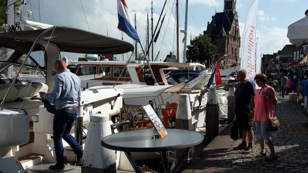 YachtFocus's tweet photo. Een mooie terugblik naar een zomerse @BotenbeursHoorn 2016. #Terugblik #GebruikteBotenbeurs #Hoorn #Wijnfestival #Watersport #NautischeMarkt https://t.co/GAAc56v1n4