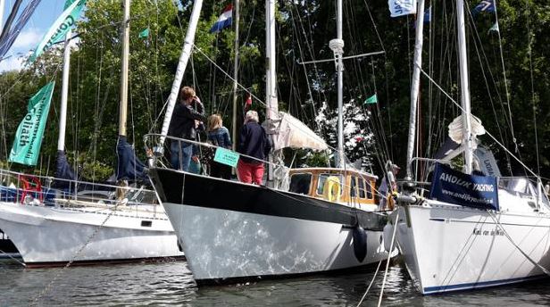 YachtFocus's tweet photo. Een mooie terugblik naar een zomerse @BotenbeursHoorn 2016. #Terugblik #GebruikteBotenbeurs #Hoorn #Wijnfestival #Watersport #NautischeMarkt https://t.co/GAAc56v1n4