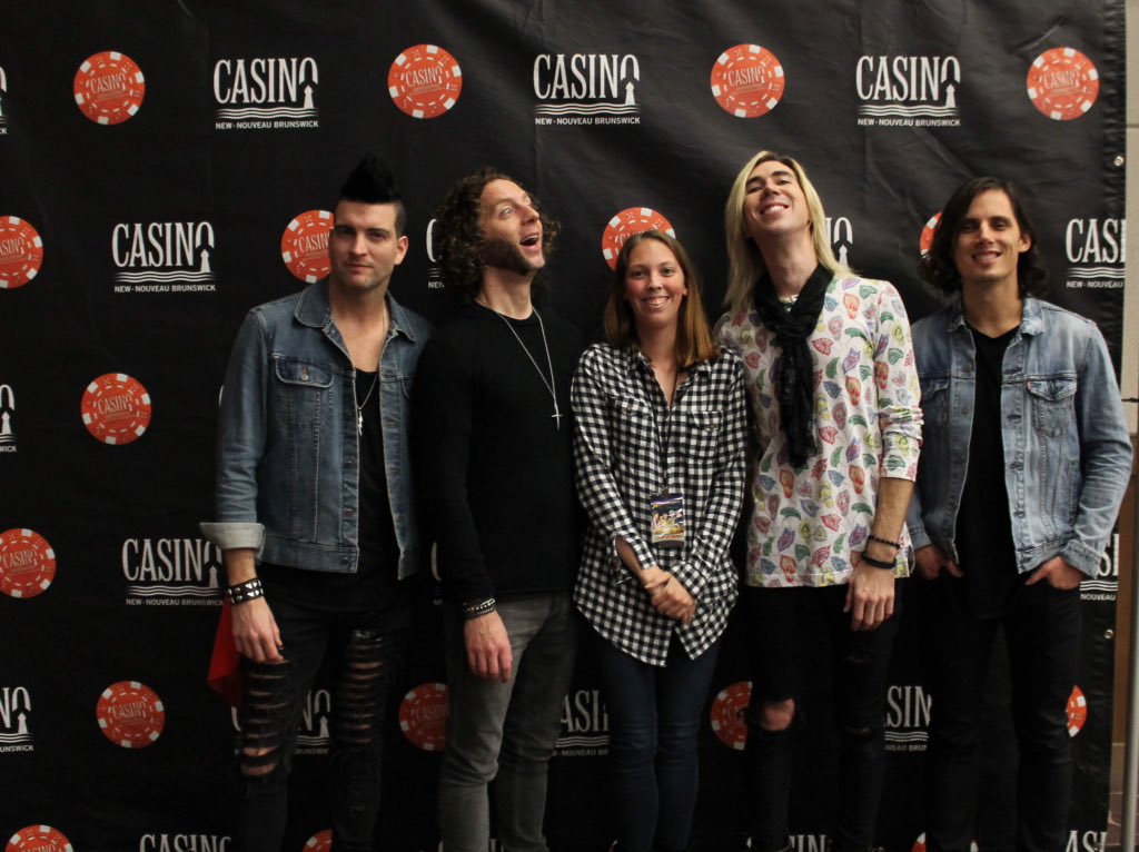 ShannonHat's tweet photo. Love this band....my day was great with these talented fucks @mtrench  thank you for everything you do https://t.co/rN8o2shcxz