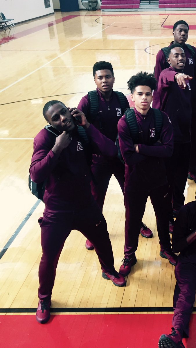 crown_nikc0's tweet photo. Happy Birthday HeavyCamp 😂📶💰yall go turn him up‼️Love ya bro💯 @laquincy_parker https://t.co/zRQdcIN0ho