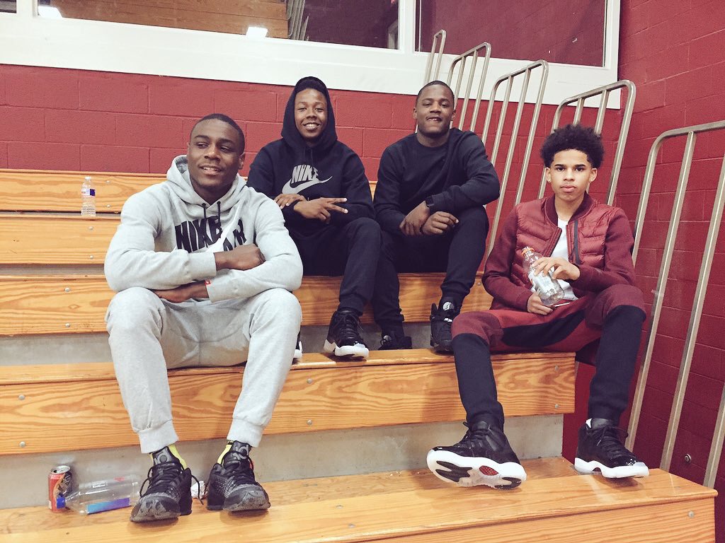 crown_nikc0's tweet photo. Happy Birthday HeavyCamp 😂📶💰yall go turn him up‼️Love ya bro💯 @laquincy_parker https://t.co/zRQdcIN0ho